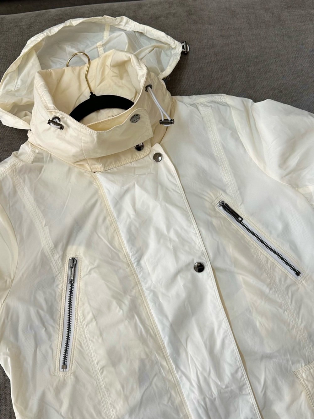 Burberry Ivory/Butter Hooded Lightweight Anorak Jacket - Picture 16 of 16